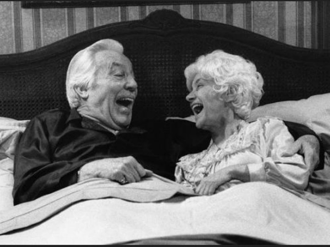 Sophia in bed with Cesar Romero